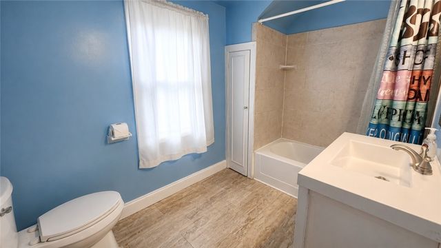 2201 Delaware Ave, New Castle, PA 16105
