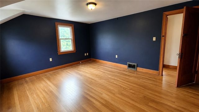 2201 Delaware Ave, New Castle, PA 16105