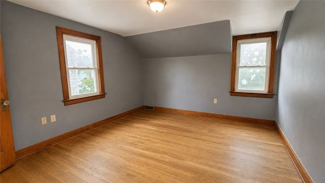 2201 Delaware Ave, New Castle, PA 16105