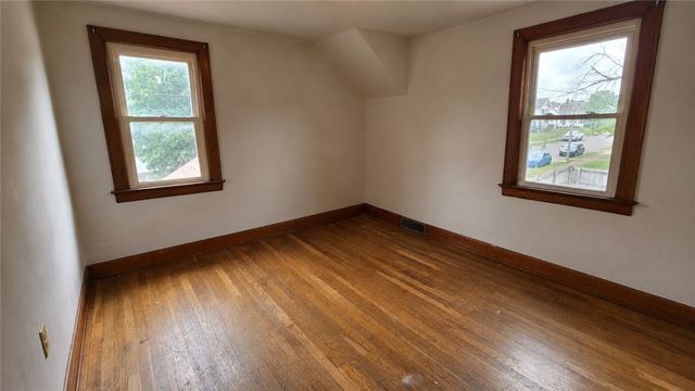 2201 Delaware Ave, New Castle, PA 16105