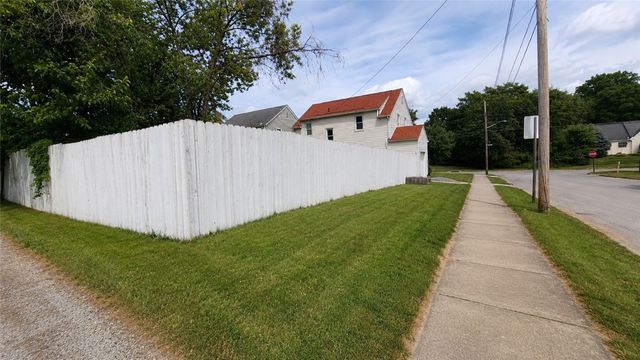 2201 Delaware Ave, New Castle, PA 16105