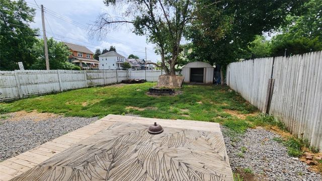 2201 Delaware Ave, New Castle, PA 16105