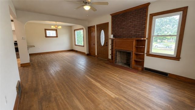 2201 Delaware Ave, New Castle, PA 16105