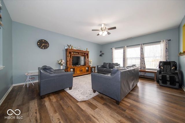 2940 Treehouse Pass, Greenwood, IN 46143