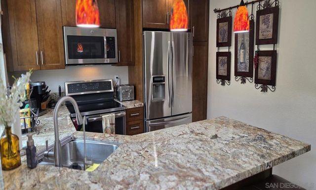 7839 Rancho Fanita Dr E, Santee, CA 92071