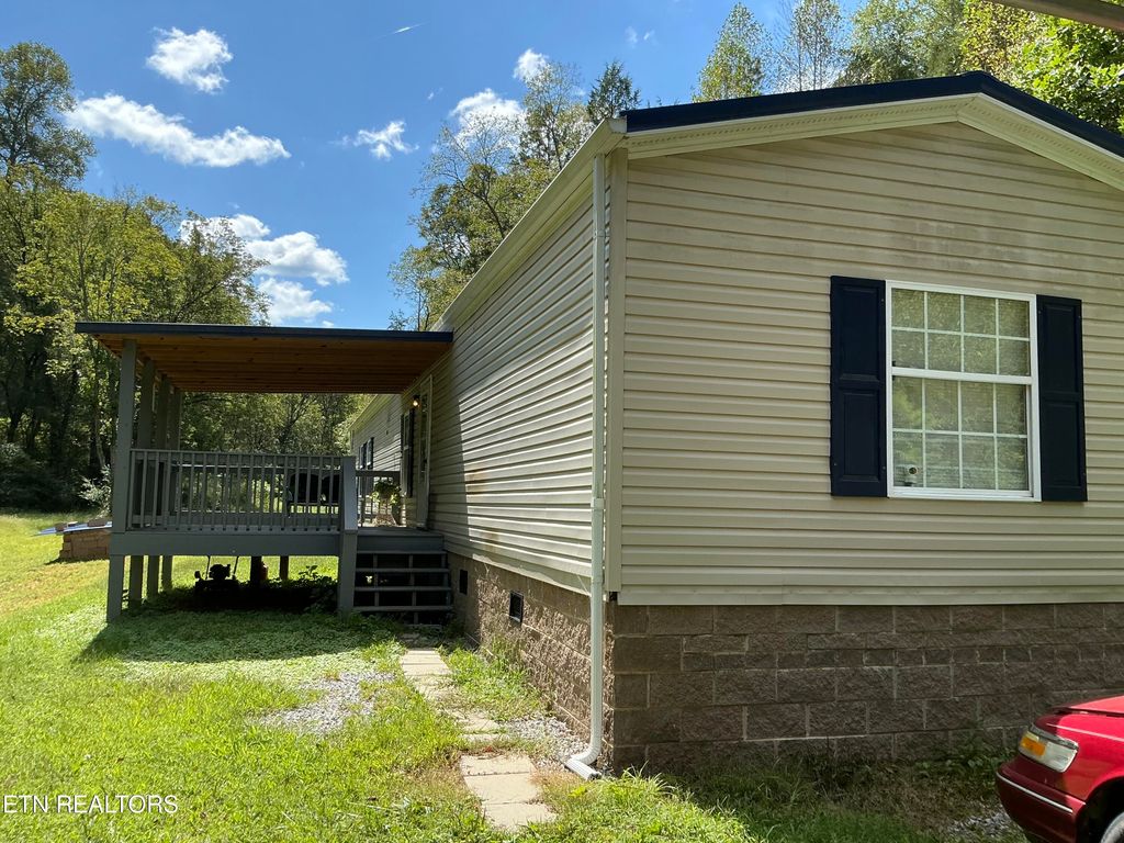 1037 Dogwood Heights Drive, Tazewell, TN 37879