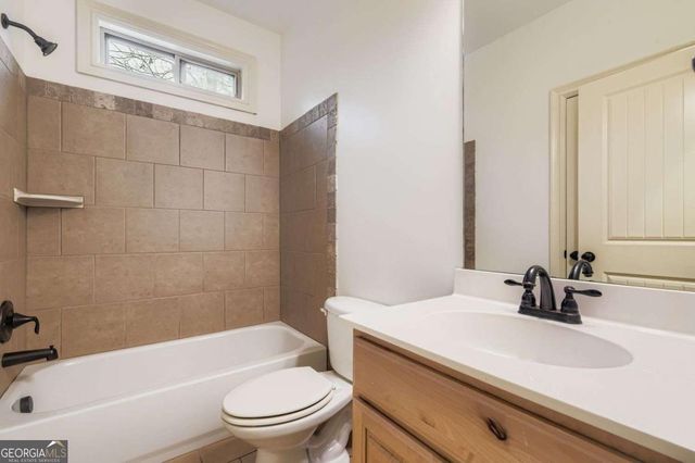 374 Beaumont Farms Drive, Sharpsburg, GA 30277