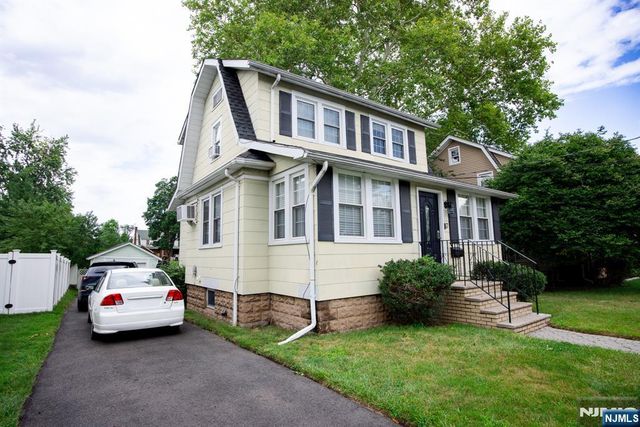 17 Carnation Street, Bergenfield, NJ 07621