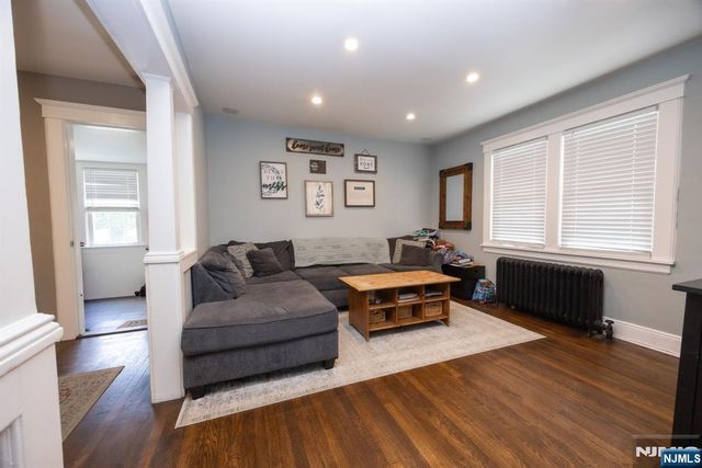 17 Carnation Street, Bergenfield, NJ 07621