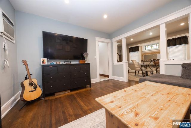 17 Carnation Street, Bergenfield, NJ 07621