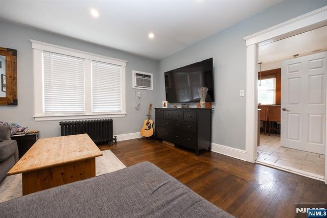 17 Carnation Street, Bergenfield, NJ 07621