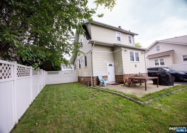 17 Carnation Street, Bergenfield, NJ 07621