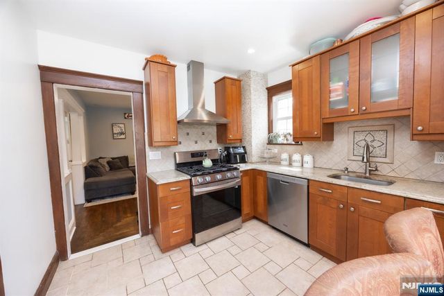 17 Carnation Street, Bergenfield, NJ 07621