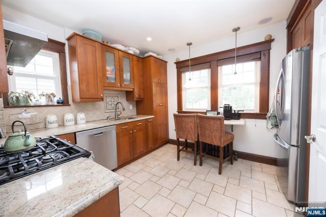 17 Carnation Street, Bergenfield, NJ 07621