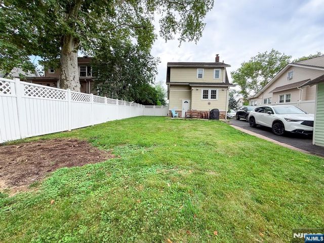 17 Carnation Street, Bergenfield, NJ 07621