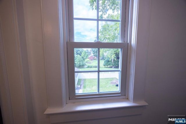17 Carnation Street, Bergenfield, NJ 07621
