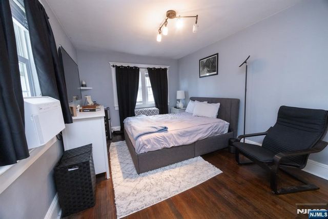 17 Carnation Street, Bergenfield, NJ 07621