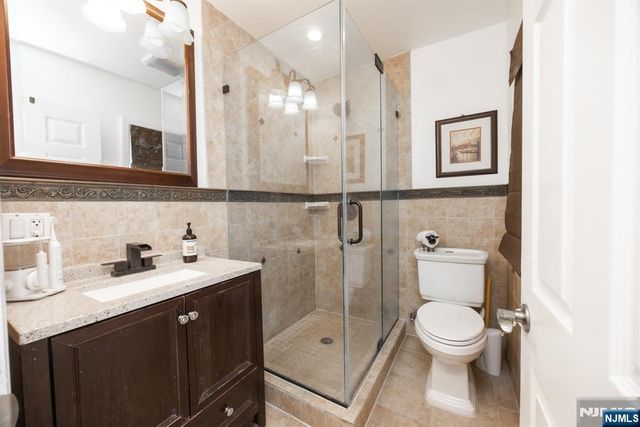 17 Carnation Street, Bergenfield, NJ 07621