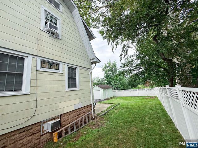 17 Carnation Street, Bergenfield, NJ 07621