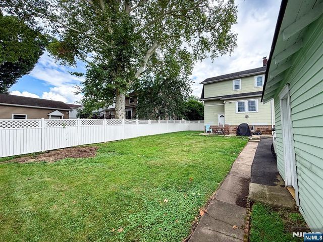 17 Carnation Street, Bergenfield, NJ 07621