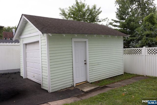 17 Carnation Street, Bergenfield, NJ 07621