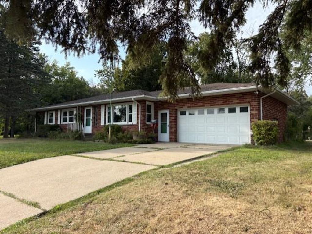 1445 Floral Drive W, Arden Hills, MN 55112 — exterior