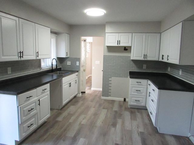 4364 E Atherton Road, Burton, MI 48519