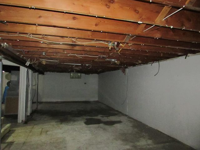 4364 E Atherton Road, Burton, MI 48519