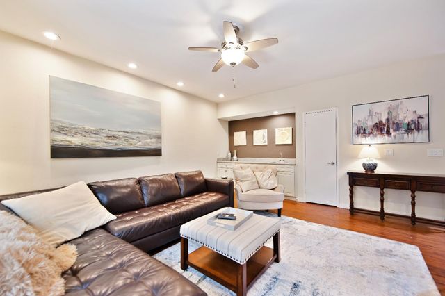 136 River Chase Cir, Sacramento, CA 95864