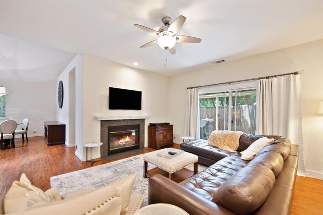 136 River Chase Cir, Sacramento, CA 95864