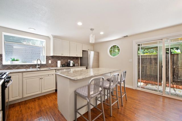 136 River Chase Cir, Sacramento, CA 95864