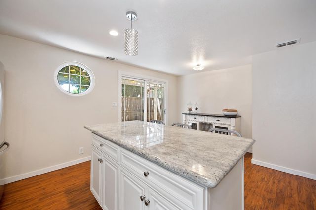 136 River Chase Cir, Sacramento, CA 95864