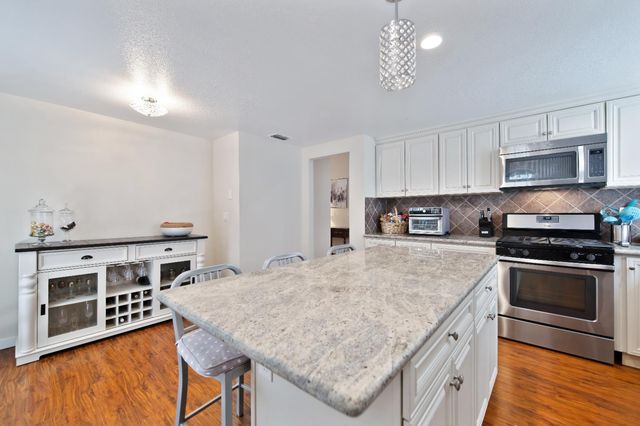 136 River Chase Cir, Sacramento, CA 95864