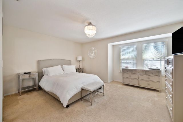 136 River Chase Cir, Sacramento, CA 95864