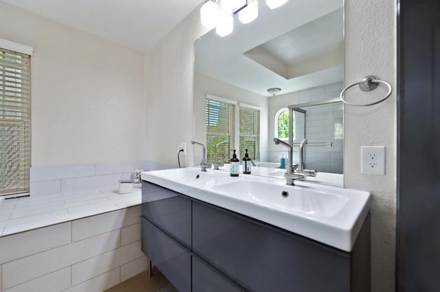 136 River Chase Cir, Sacramento, CA 95864