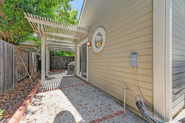 136 River Chase Cir, Sacramento, CA 95864