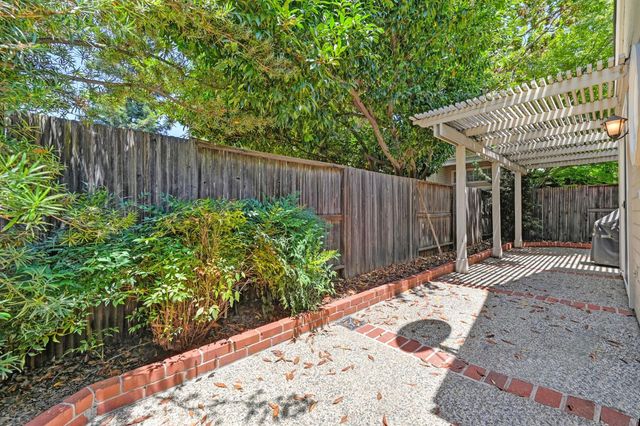 136 River Chase Cir, Sacramento, CA 95864