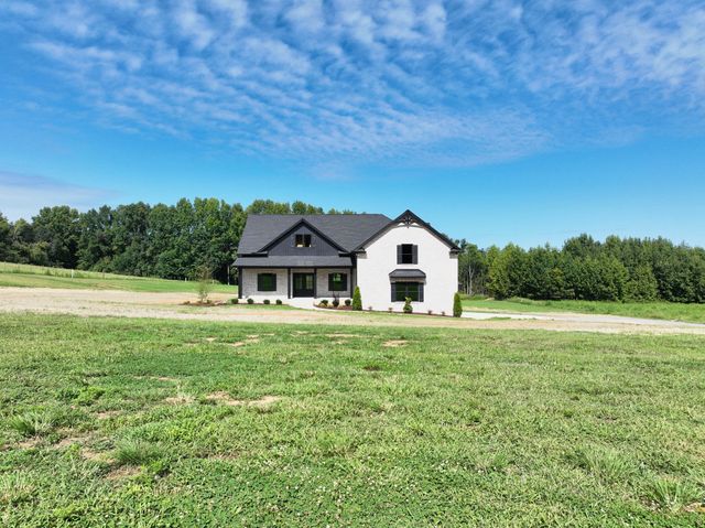 557 Fairfield Rd, Westmoreland, TN 37186