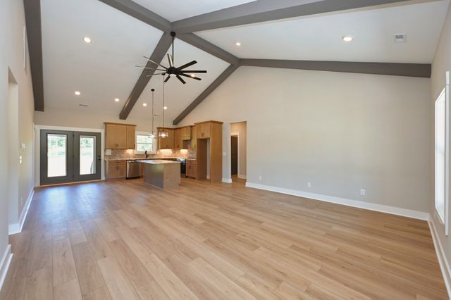 557 Fairfield Rd, Westmoreland, TN 37186