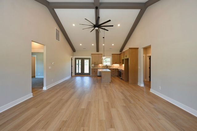 557 Fairfield Rd, Westmoreland, TN 37186