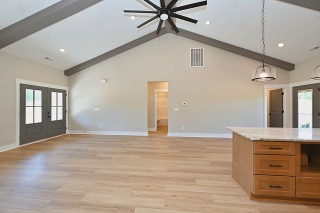 557 Fairfield Rd, Westmoreland, TN 37186