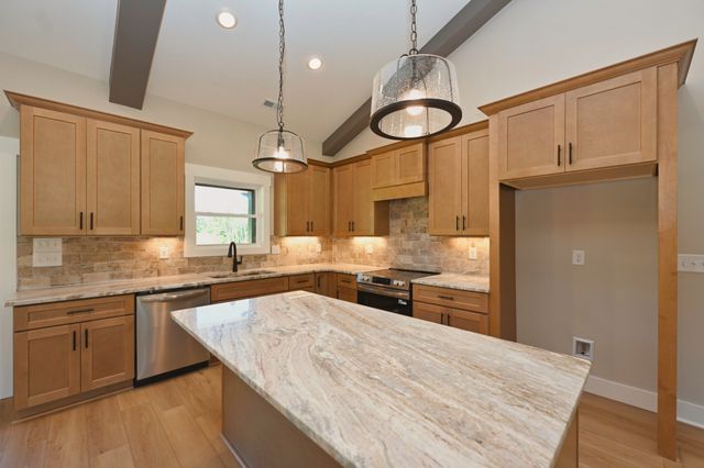 557 Fairfield Rd, Westmoreland, TN 37186