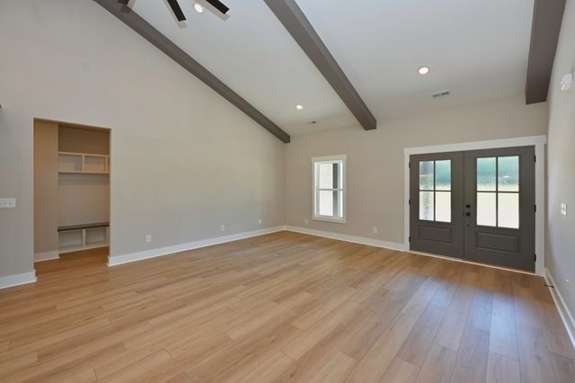 557 Fairfield Rd, Westmoreland, TN 37186