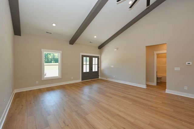 557 Fairfield Rd, Westmoreland, TN 37186
