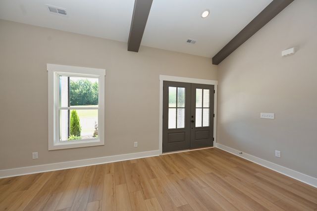 557 Fairfield Rd, Westmoreland, TN 37186