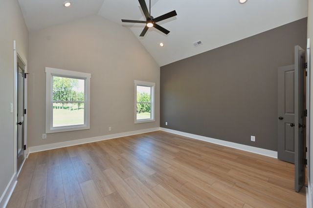 557 Fairfield Rd, Westmoreland, TN 37186