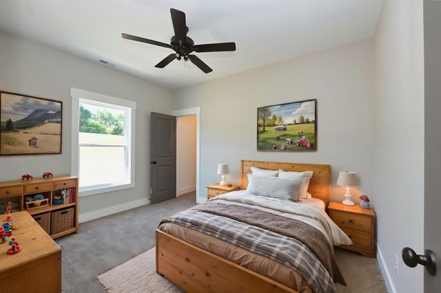 557 Fairfield Rd, Westmoreland, TN 37186