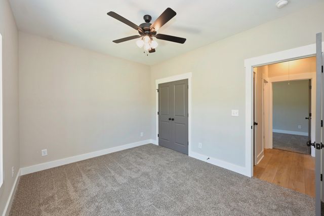 557 Fairfield Rd, Westmoreland, TN 37186