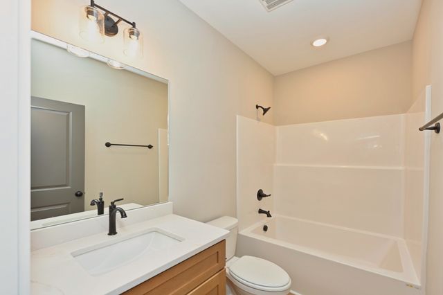 557 Fairfield Rd, Westmoreland, TN 37186