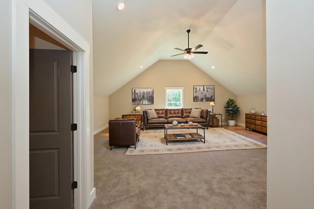 557 Fairfield Rd, Westmoreland, TN 37186